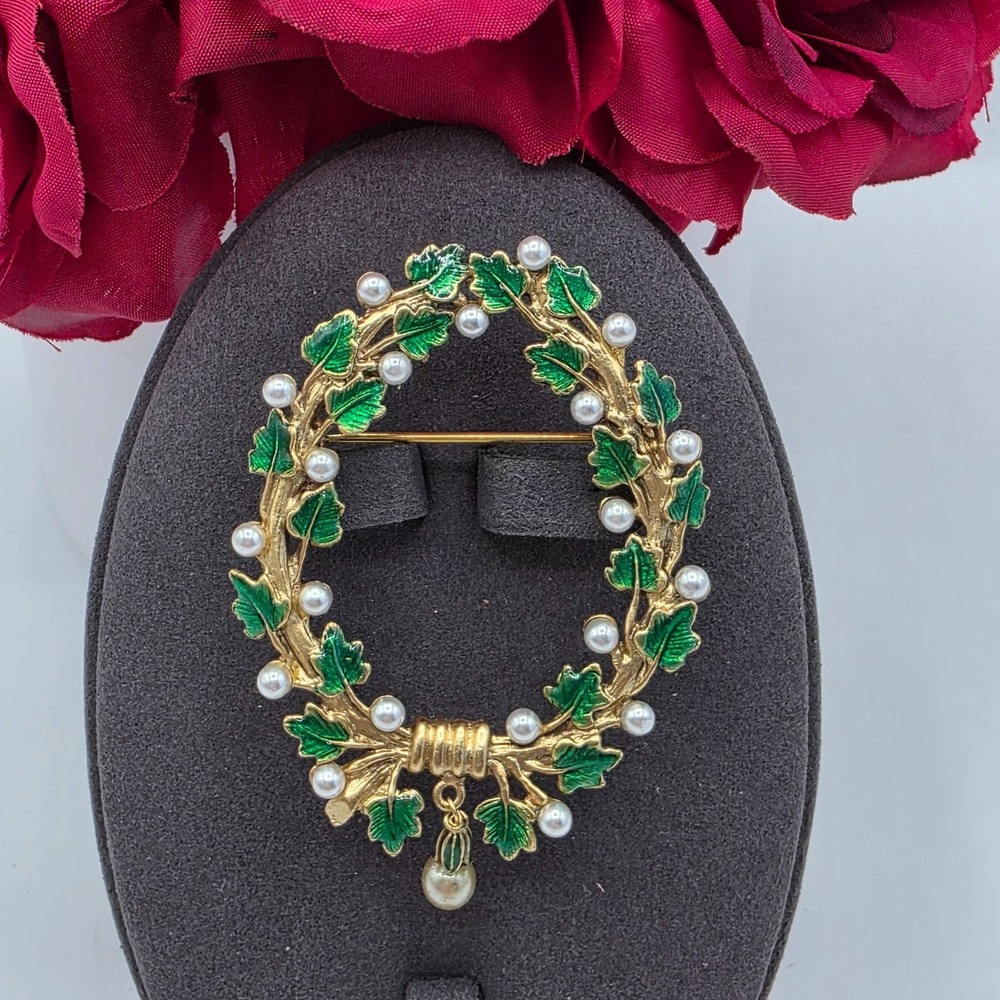 MMA WAM Wreath Brooch Green Enamel Faux Pearls Museum Replica Pin St. Pattys Day